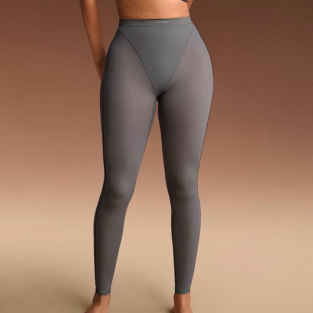 NikeSKIMS WEIGHTLESS LAYERS V-LINE 26" LEGGING | Lead | Size XL RARE FIND